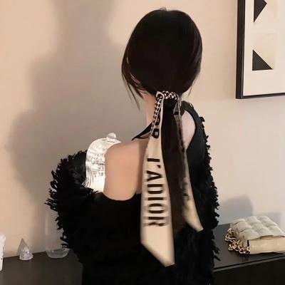 无法触碰的她